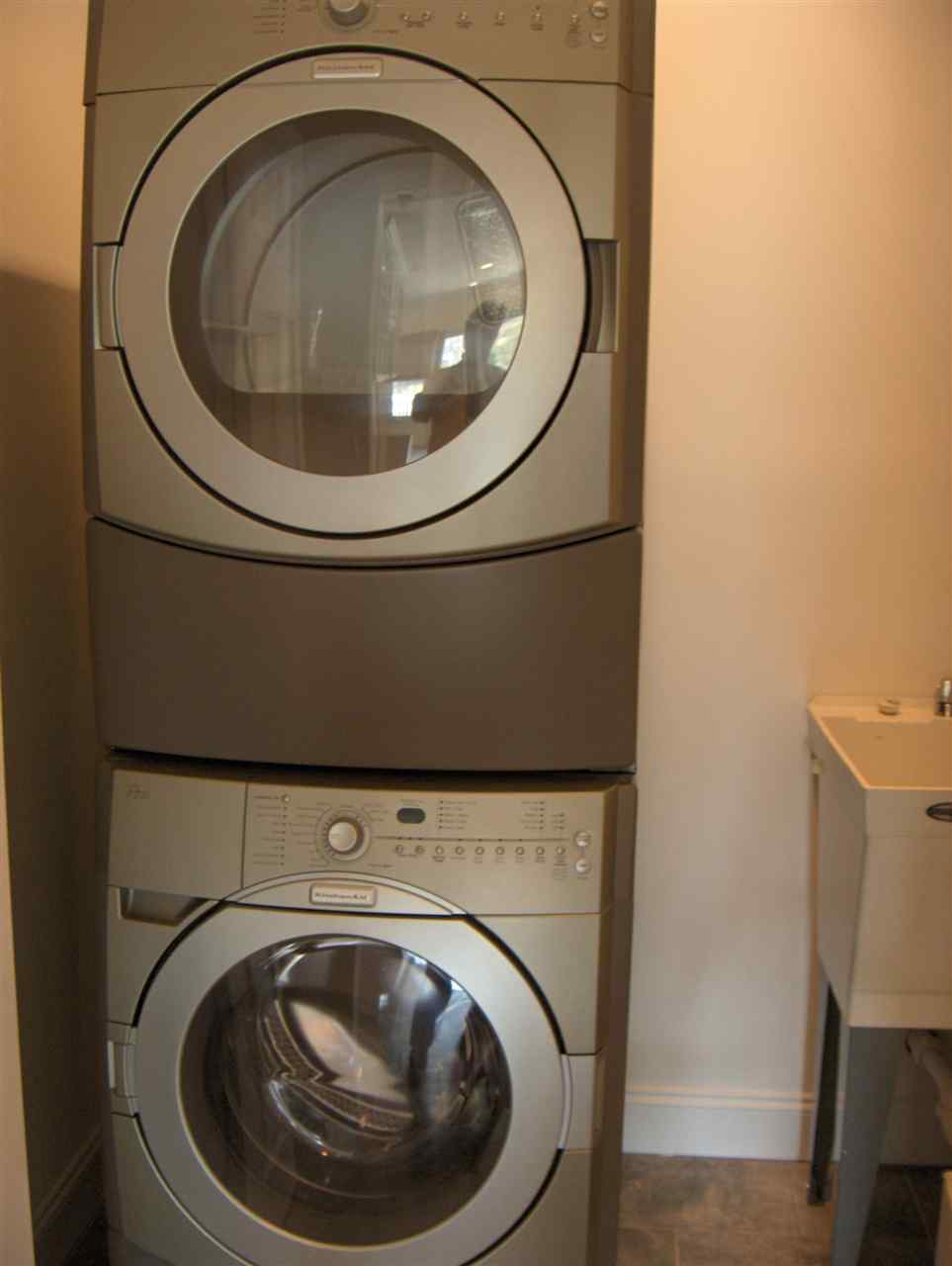 resized-2349823-Laundry Room.JPG